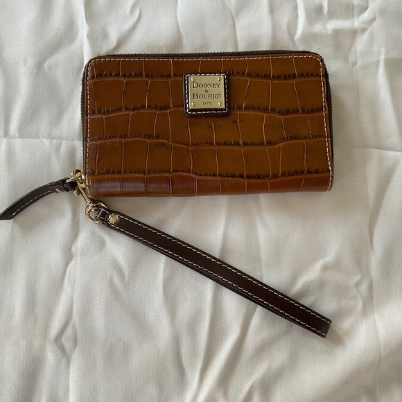 Dooney and Bourne wallet,tan - Picture 1 of 7